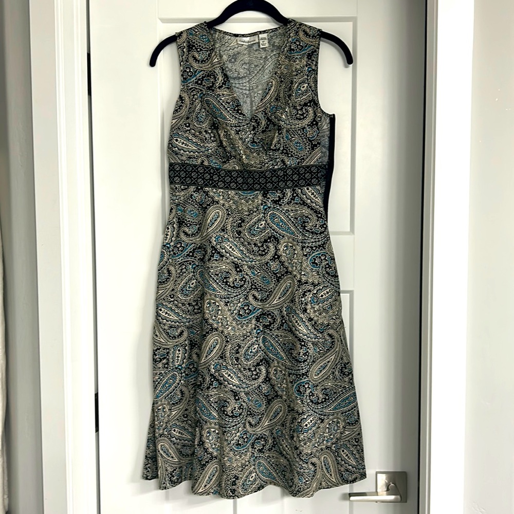 V neck dress with pockets!